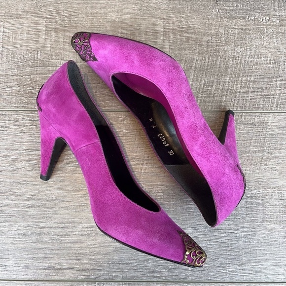 Caressa size 7 N fuschia suede metal filigree accent heels - Picture 9 of 15
